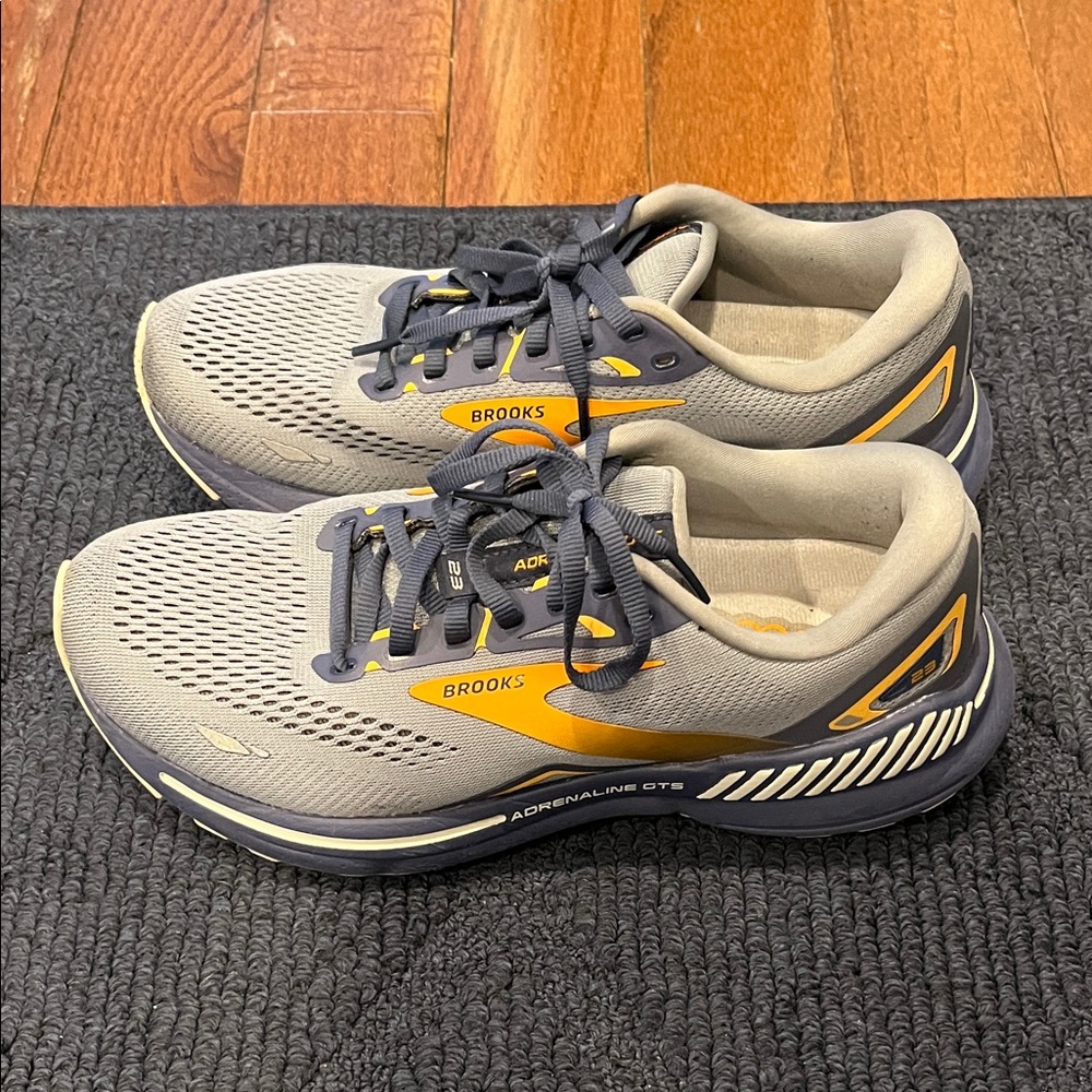 Brooks Men's Adrenaline GTS 23 Running Shoes